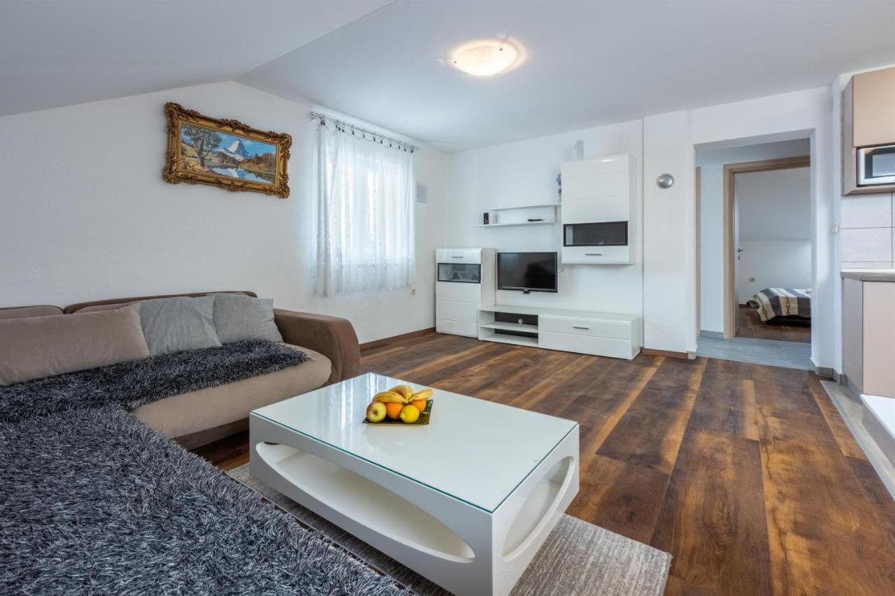 Apartments Mirela Crikvenica Exterior foto